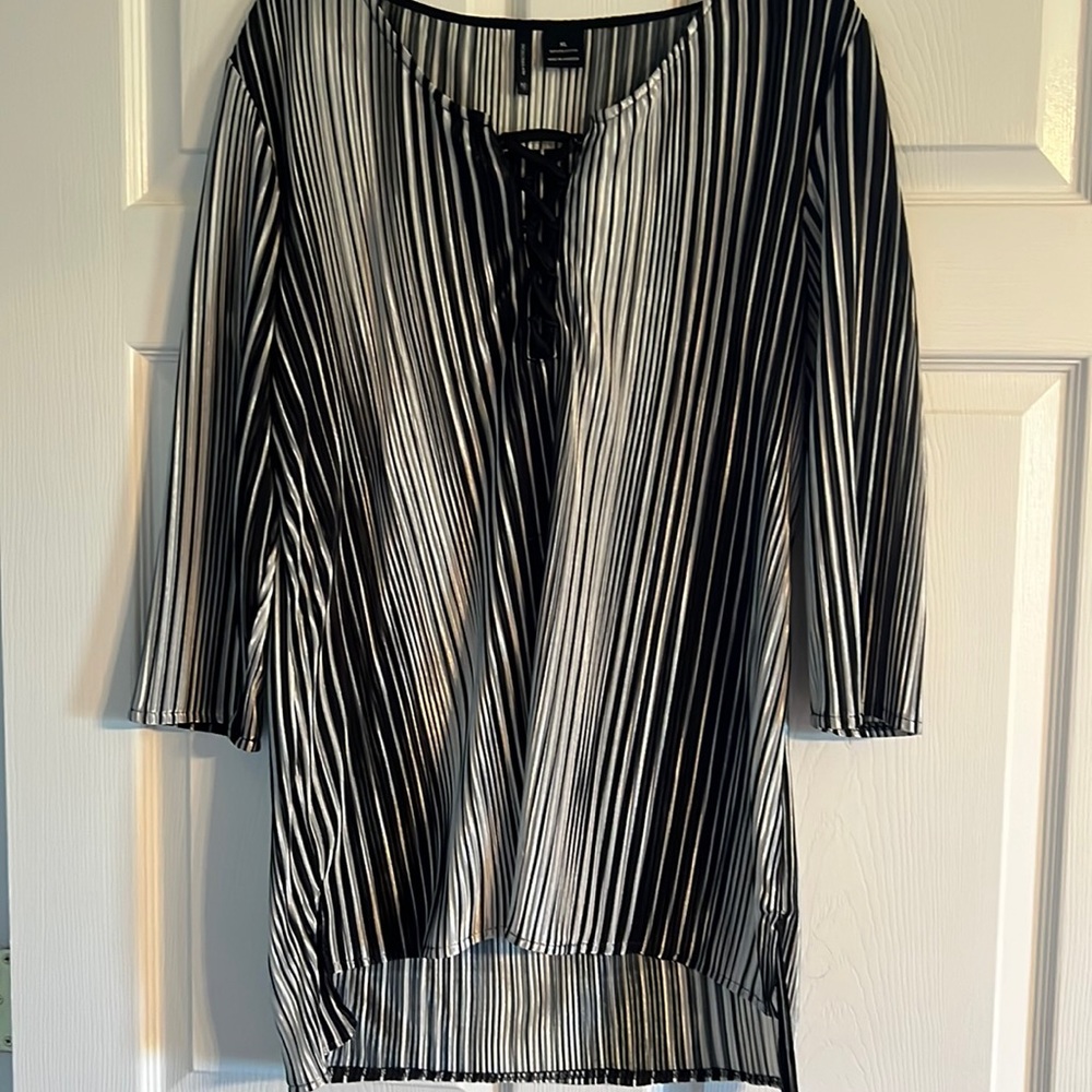 Black and white dress top